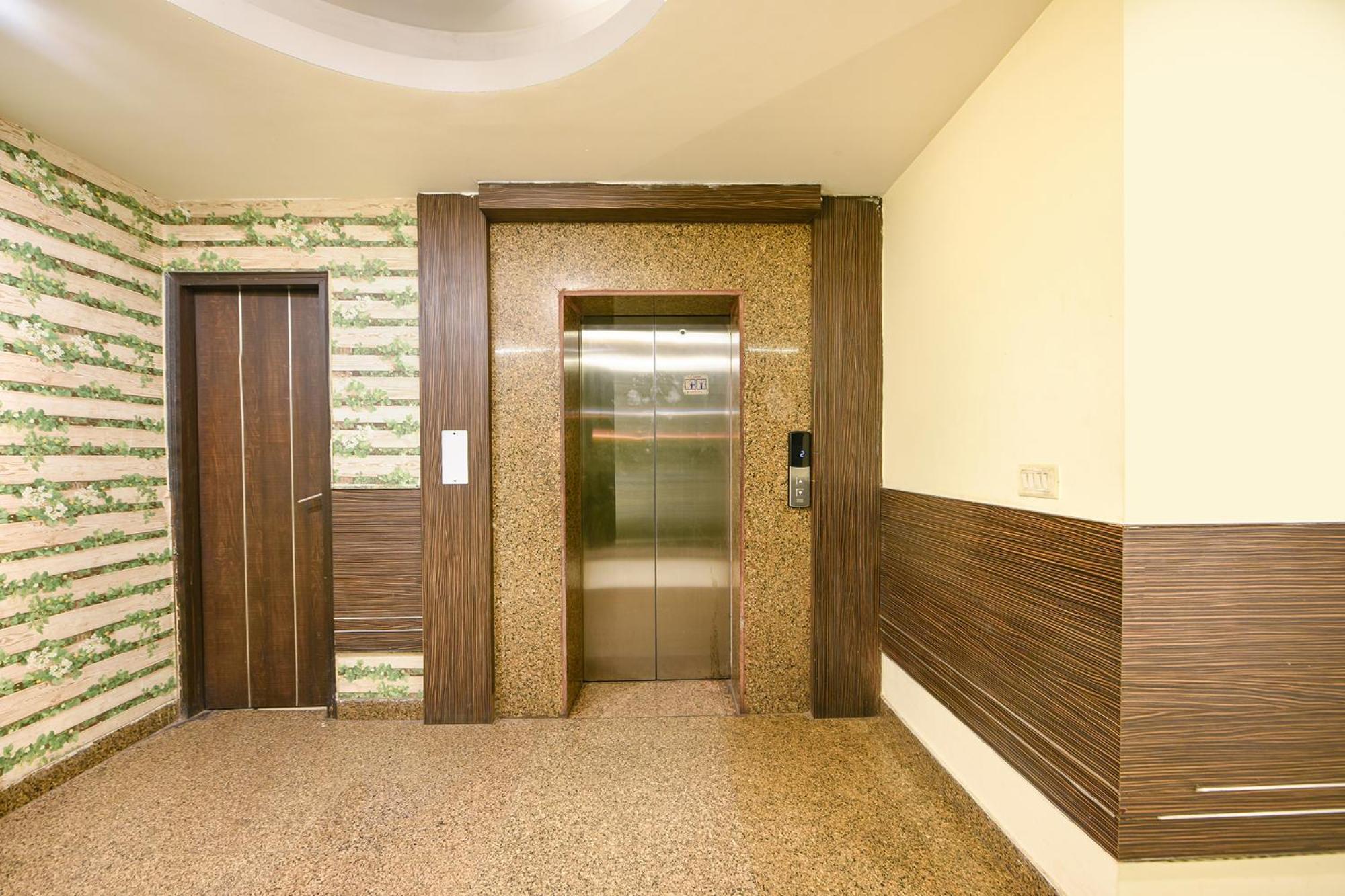 โอโย 10887 โฮเต็ล เวสต์ วิว Hotel กาเซียบัด ภายนอก รูปภาพ