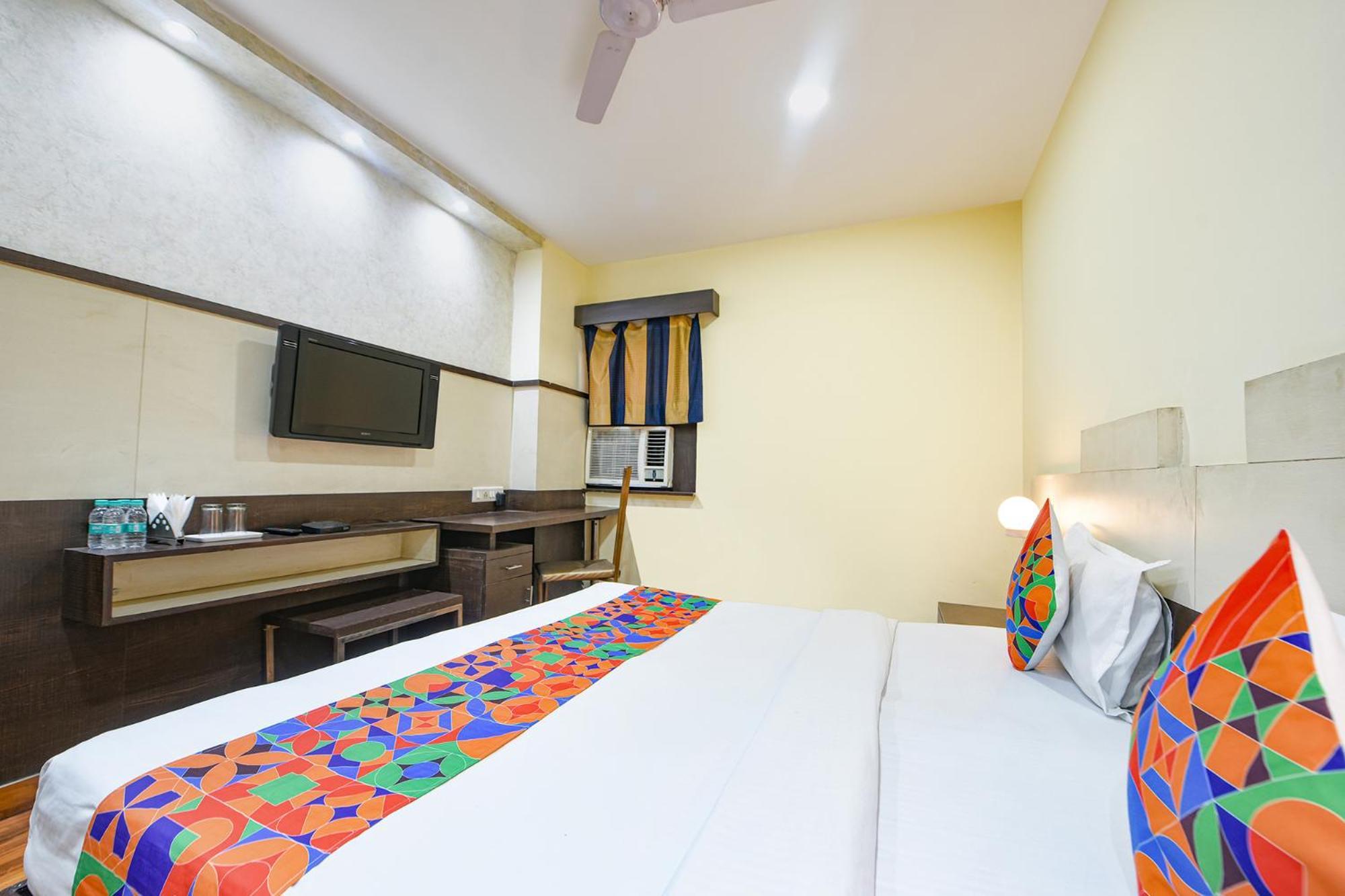 โอโย 10887 โฮเต็ล เวสต์ วิว Hotel กาเซียบัด ภายนอก รูปภาพ