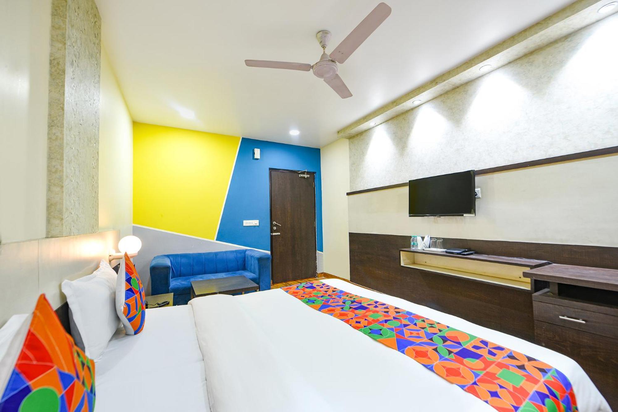 โอโย 10887 โฮเต็ล เวสต์ วิว Hotel กาเซียบัด ภายนอก รูปภาพ