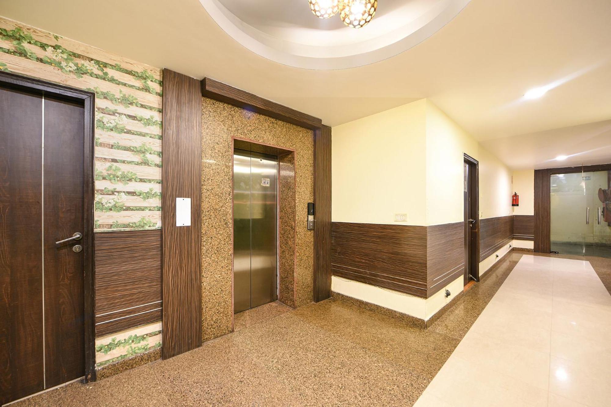 โอโย 10887 โฮเต็ล เวสต์ วิว Hotel กาเซียบัด ภายนอก รูปภาพ