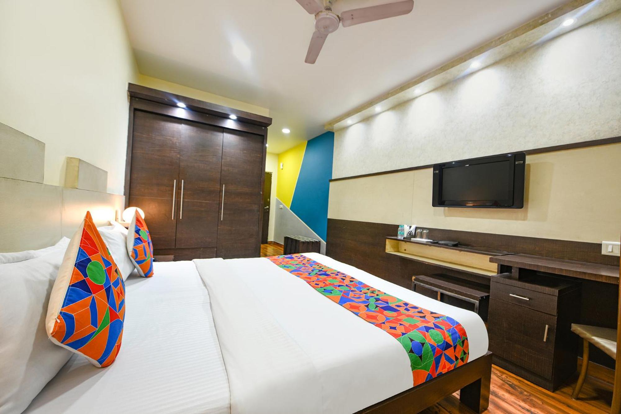 โอโย 10887 โฮเต็ล เวสต์ วิว Hotel กาเซียบัด ภายนอก รูปภาพ