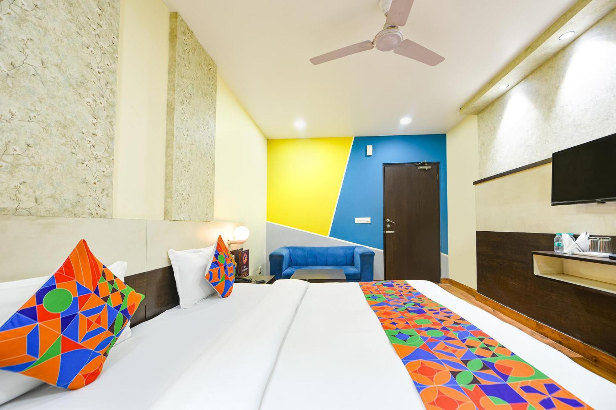 โอโย 10887 โฮเต็ล เวสต์ วิว Hotel กาเซียบัด ภายนอก รูปภาพ
