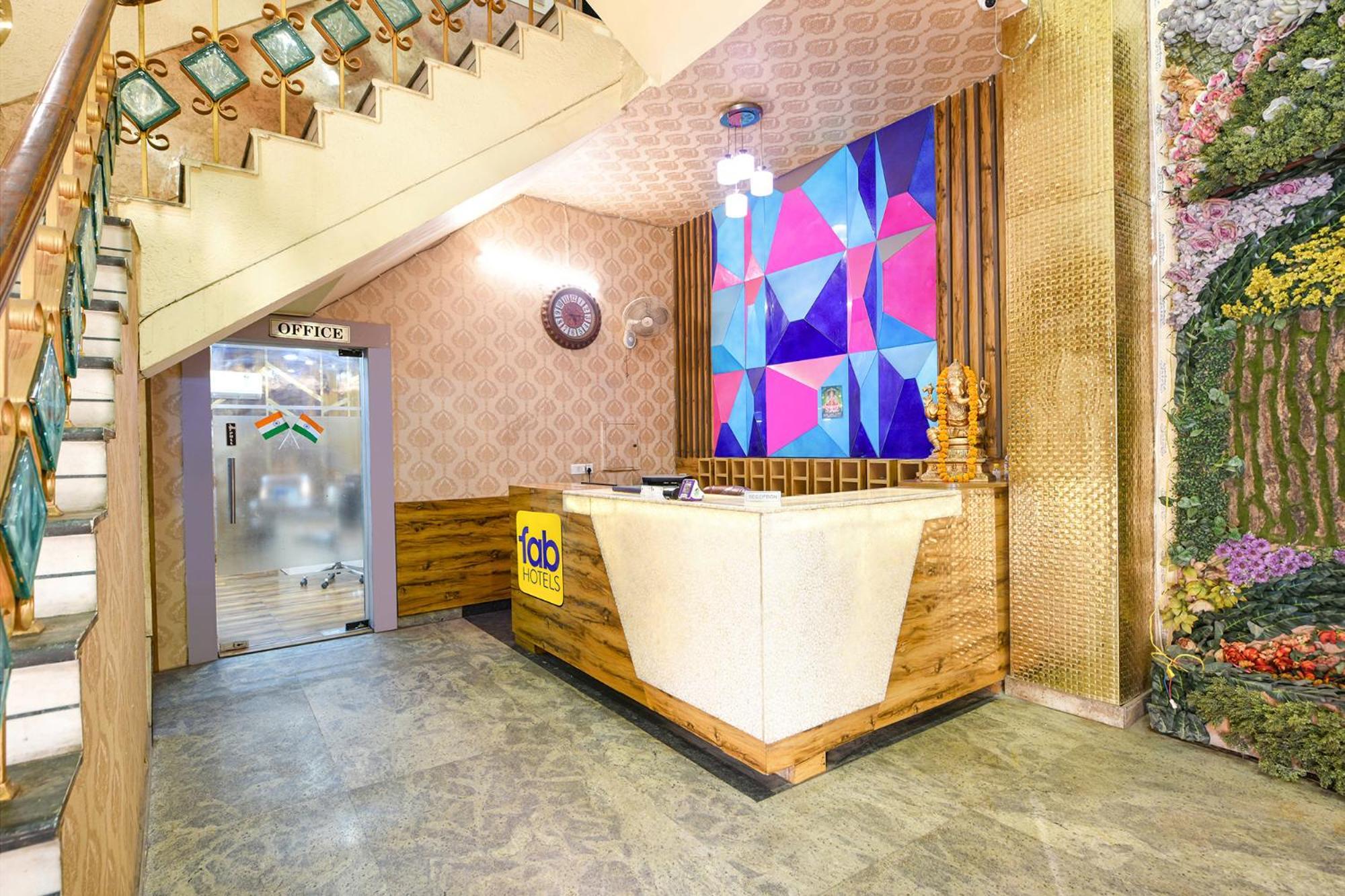 โอโย 10887 โฮเต็ล เวสต์ วิว Hotel กาเซียบัด ภายนอก รูปภาพ