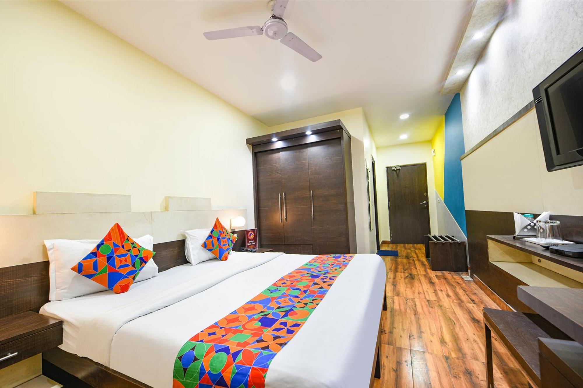 โอโย 10887 โฮเต็ล เวสต์ วิว Hotel กาเซียบัด ภายนอก รูปภาพ