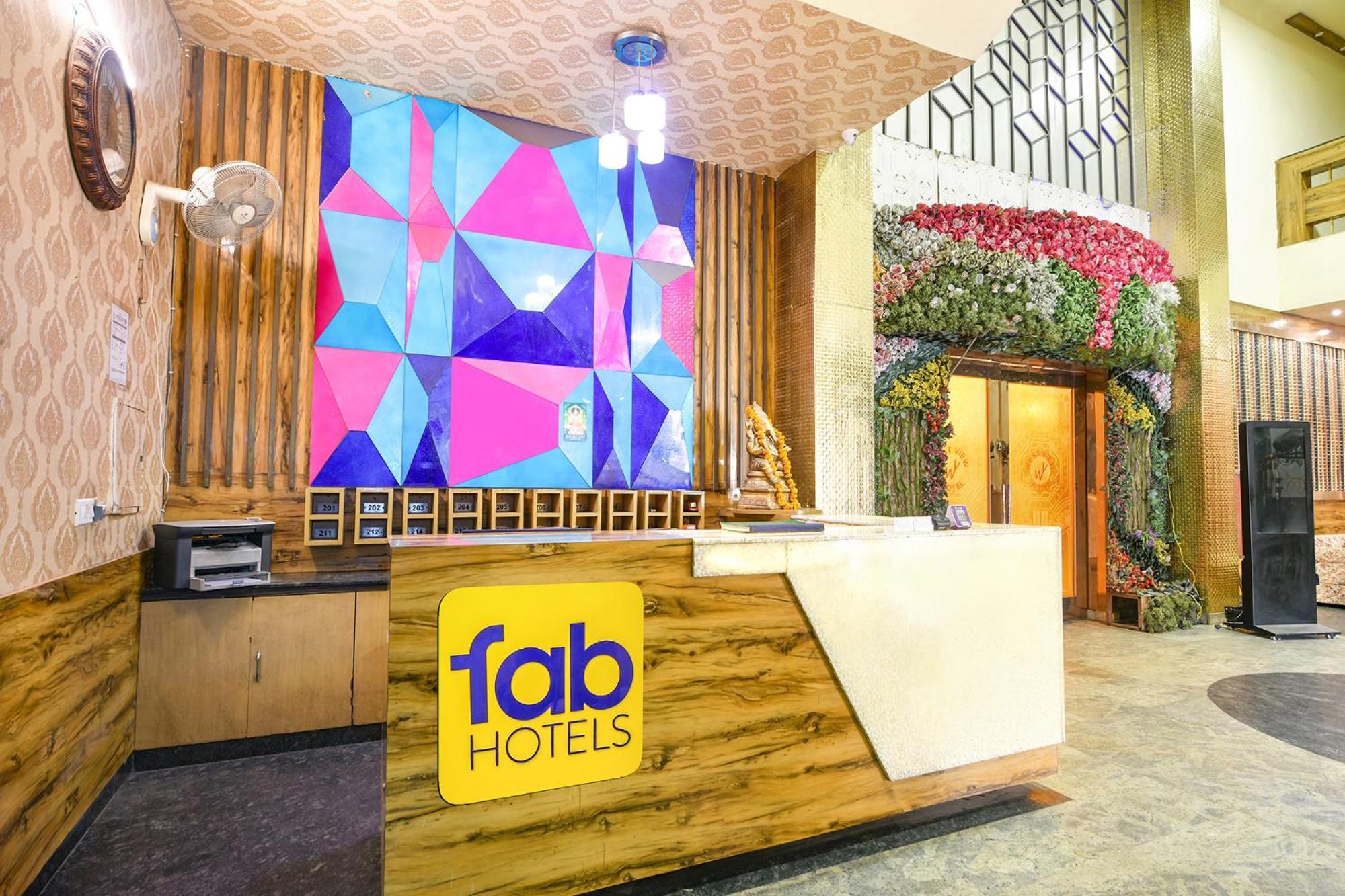 โอโย 10887 โฮเต็ล เวสต์ วิว Hotel กาเซียบัด ภายนอก รูปภาพ