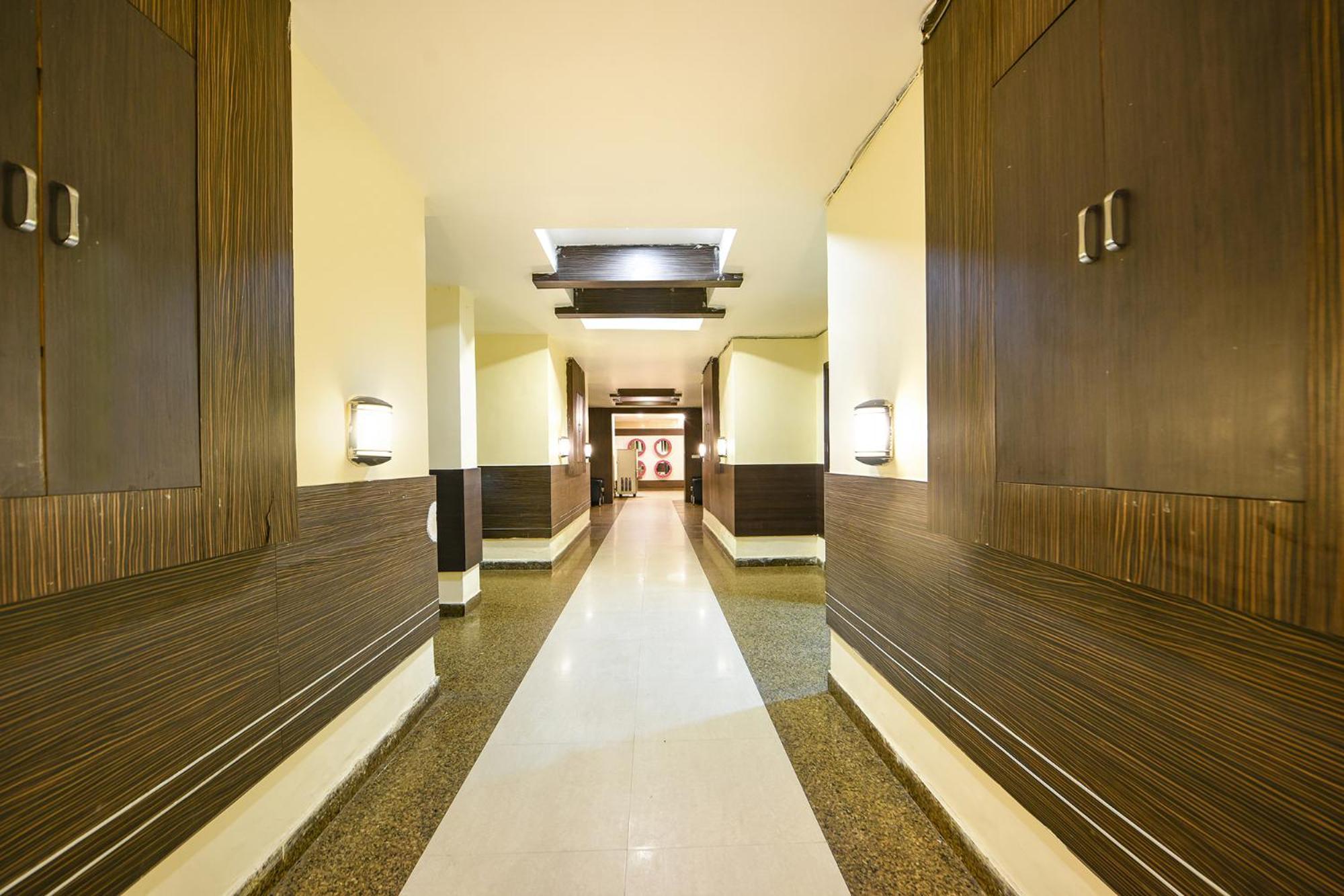 โอโย 10887 โฮเต็ล เวสต์ วิว Hotel กาเซียบัด ภายนอก รูปภาพ